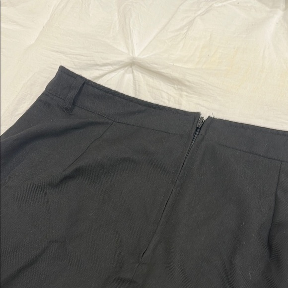 Hot Topic Black Skirt with Silver Heart Accents- large - Picture 6 of 7